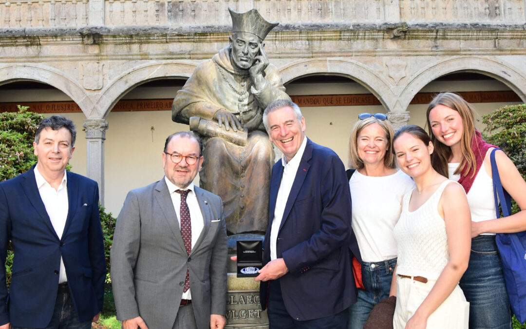 David Green strengthens academic cooperation during his pilgrimage along the Camino Portugués with the Compostela Group of Universities